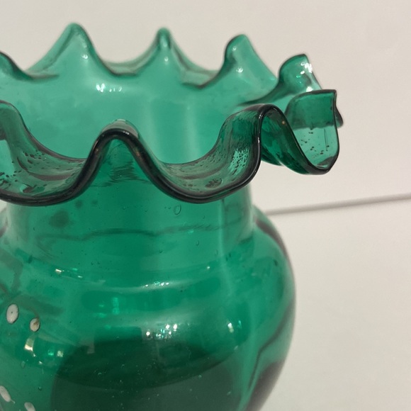 Vtg. Hand Blown, Hand Painted, Emerald Green Vase - Picture 7 of 8